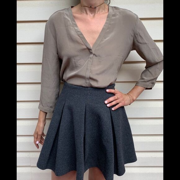 Zara beige deep cut neck, button down 3/4 sleeve blouse, great condition, Small - Picture 2 of 6